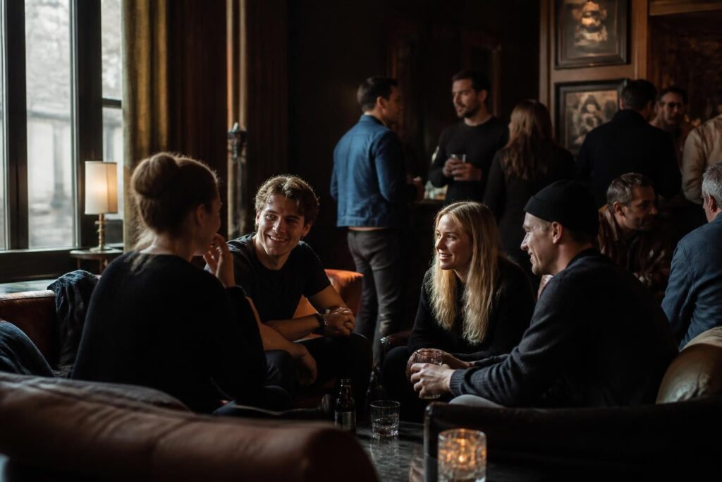 découvrez notre première soirée inoubliable au mythique kit kat club de berlin, entre ambiance électrisante, musique envoûtante et rencontres hors du commun.